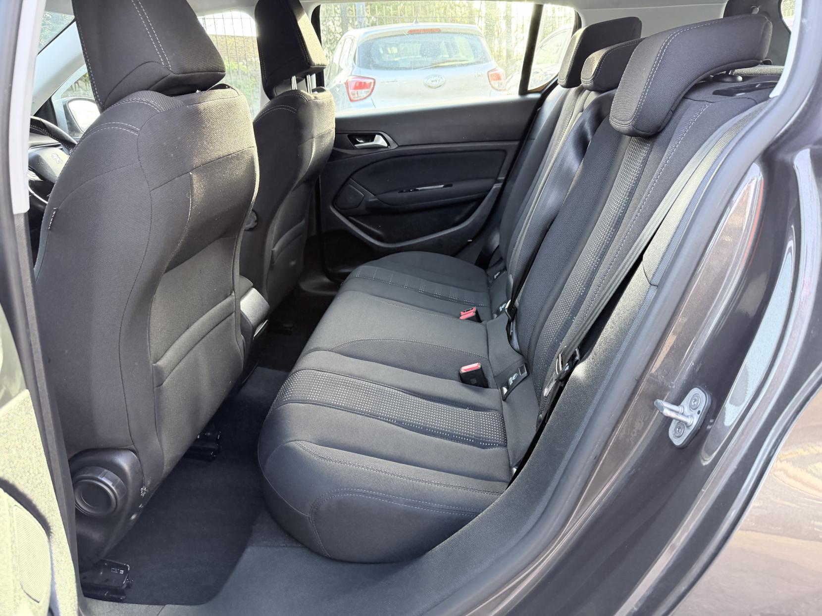 Peugeot 308 1.6 BlueHDi Allure Hatchback 5dr Diesel Manual Euro 6 (s/s) (120 ps)