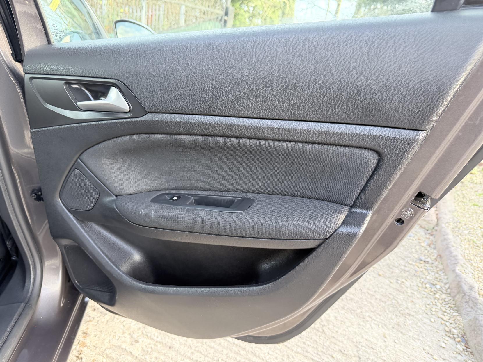 Peugeot 308 1.6 BlueHDi Allure Hatchback 5dr Diesel Manual Euro 6 (s/s) (120 ps)