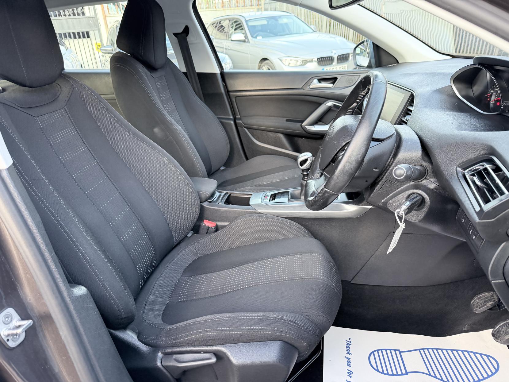 Peugeot 308 1.6 BlueHDi Allure Hatchback 5dr Diesel Manual Euro 6 (s/s) (120 ps)