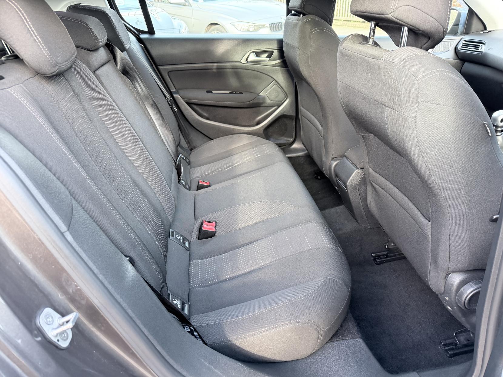 Peugeot 308 1.6 BlueHDi Allure Hatchback 5dr Diesel Manual Euro 6 (s/s) (120 ps)