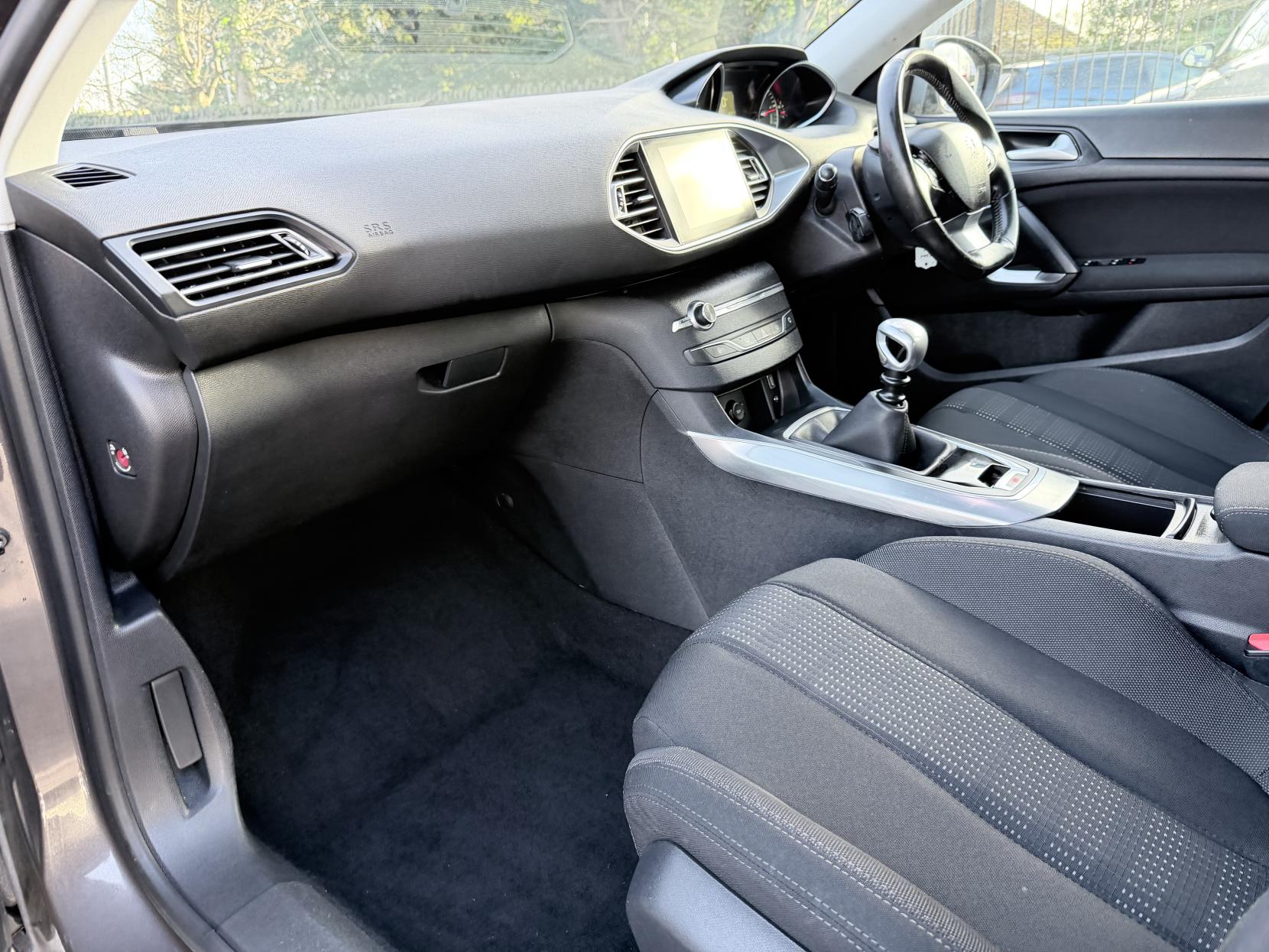 Peugeot 308 1.6 BlueHDi Allure Hatchback 5dr Diesel Manual Euro 6 (s/s) (120 ps)