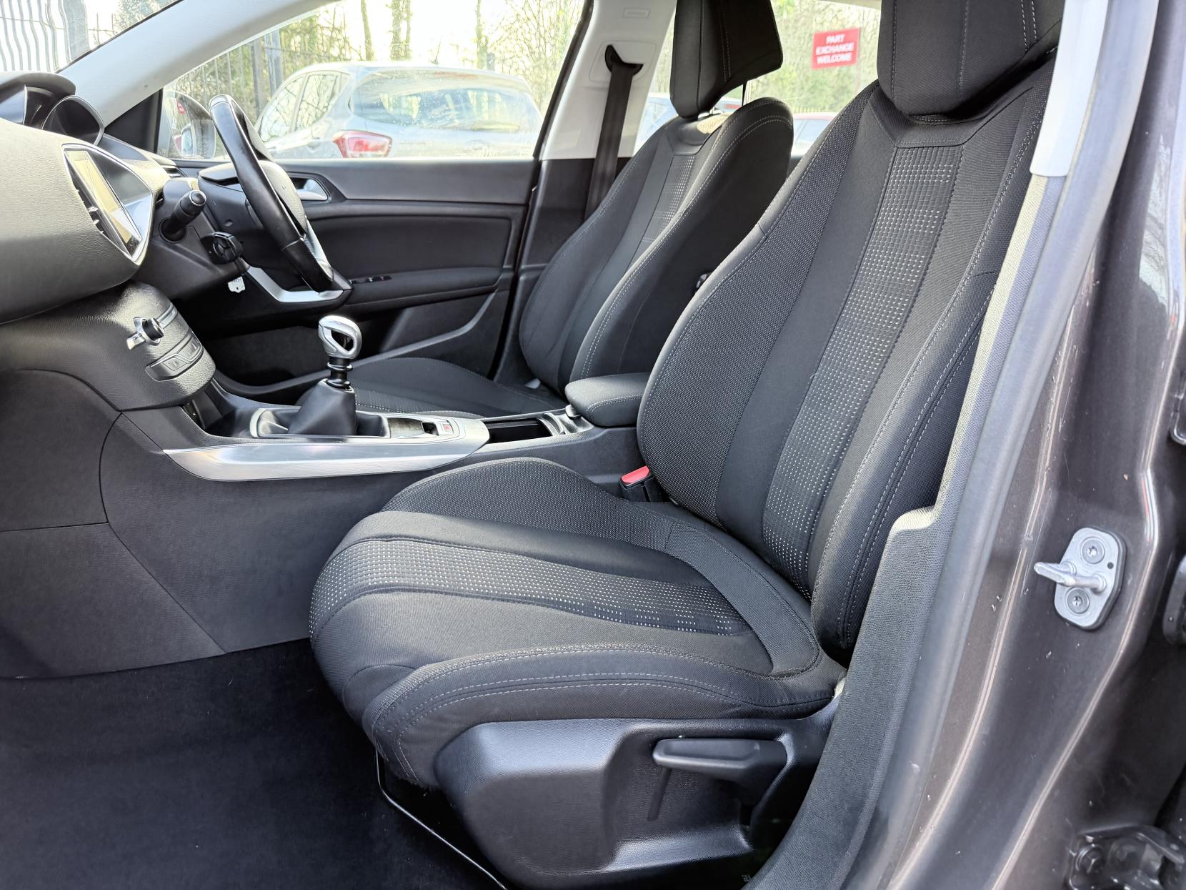 Peugeot 308 1.6 BlueHDi Allure Hatchback 5dr Diesel Manual Euro 6 (s/s) (120 ps)