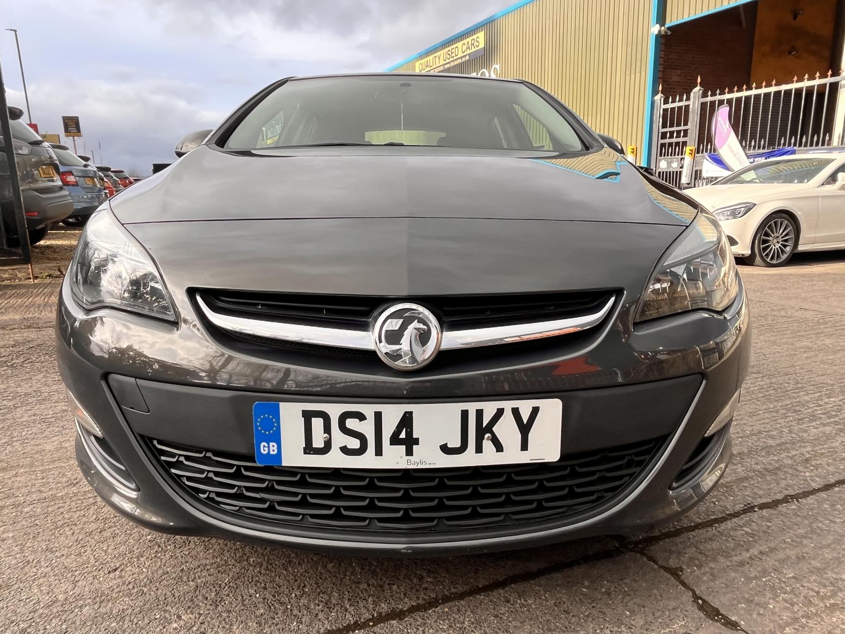 Vauxhall Astra 1.4 16v Design Hatchback 5dr Petrol Manual Euro 5 (100 ps)