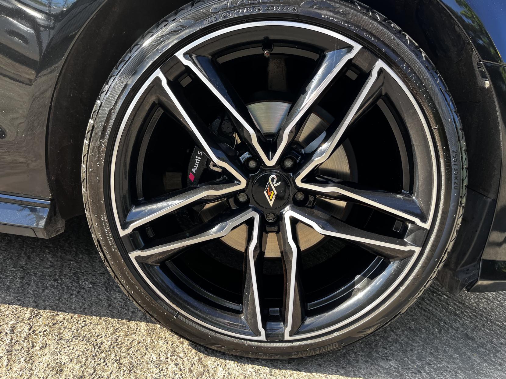 Audi A6 Saloon 2.0 TDI ultra Black Edition Saloon 4dr Diesel S Tronic Euro 6 (s/s) (190 ps)