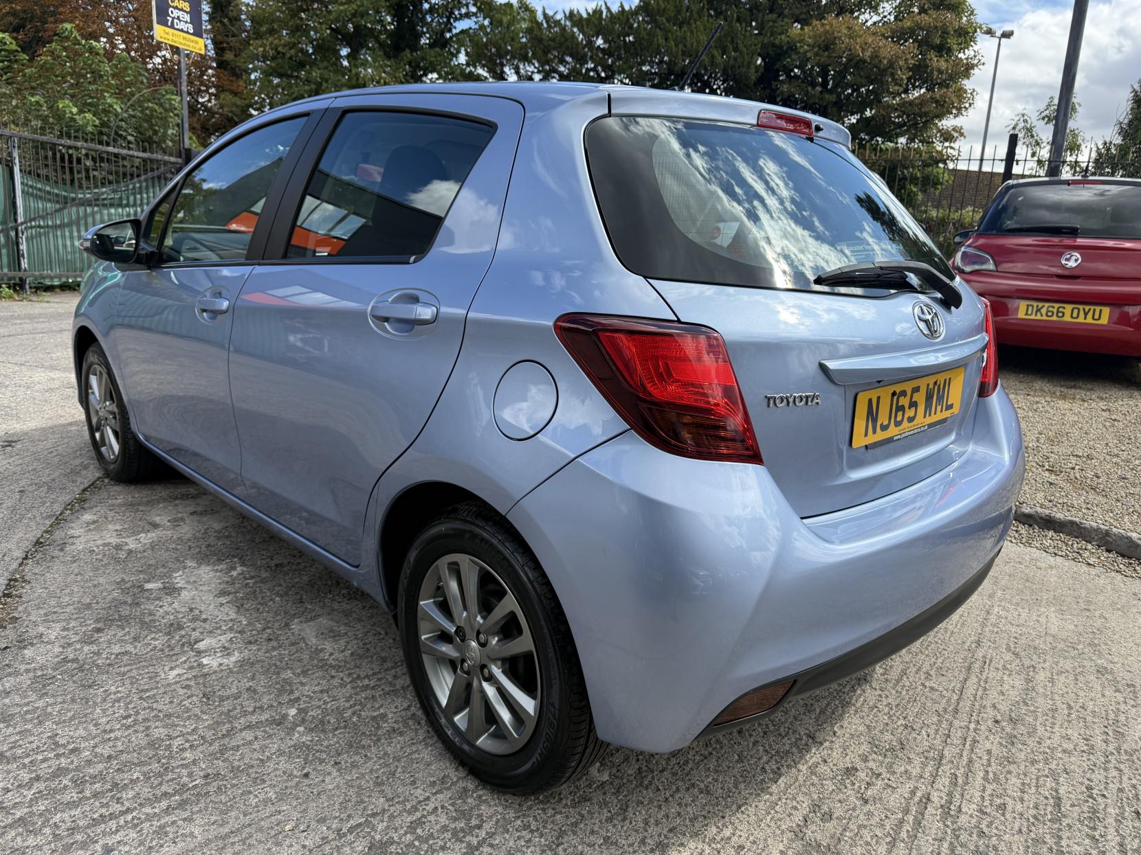 Toyota Yaris 1.33 Dual VVT-i Icon Hatchback 5dr Petrol Manual Euro 5 Euro 5 (99 ps)