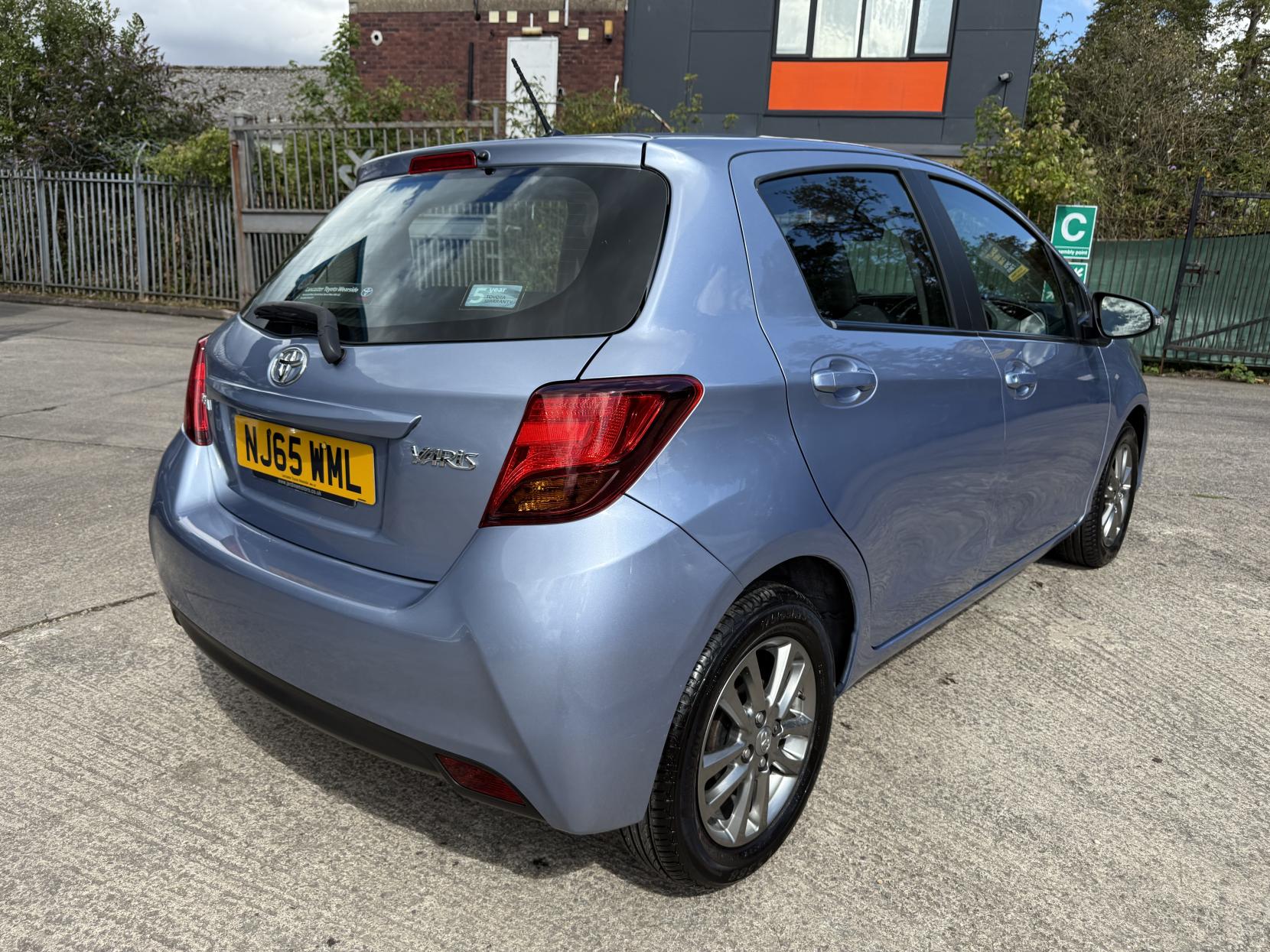 Toyota Yaris 1.33 Dual VVT-i Icon Hatchback 5dr Petrol Manual Euro 5 Euro 5 (99 ps)