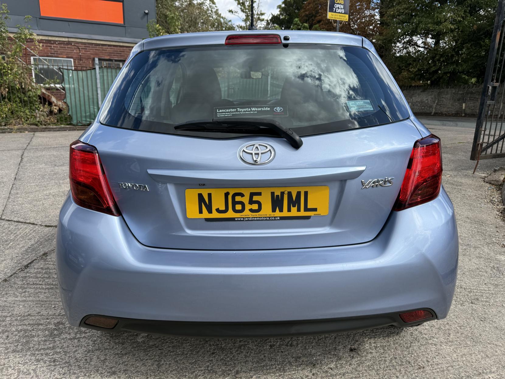 Toyota Yaris 1.33 Dual VVT-i Icon Hatchback 5dr Petrol Manual Euro 5 Euro 5 (99 ps)