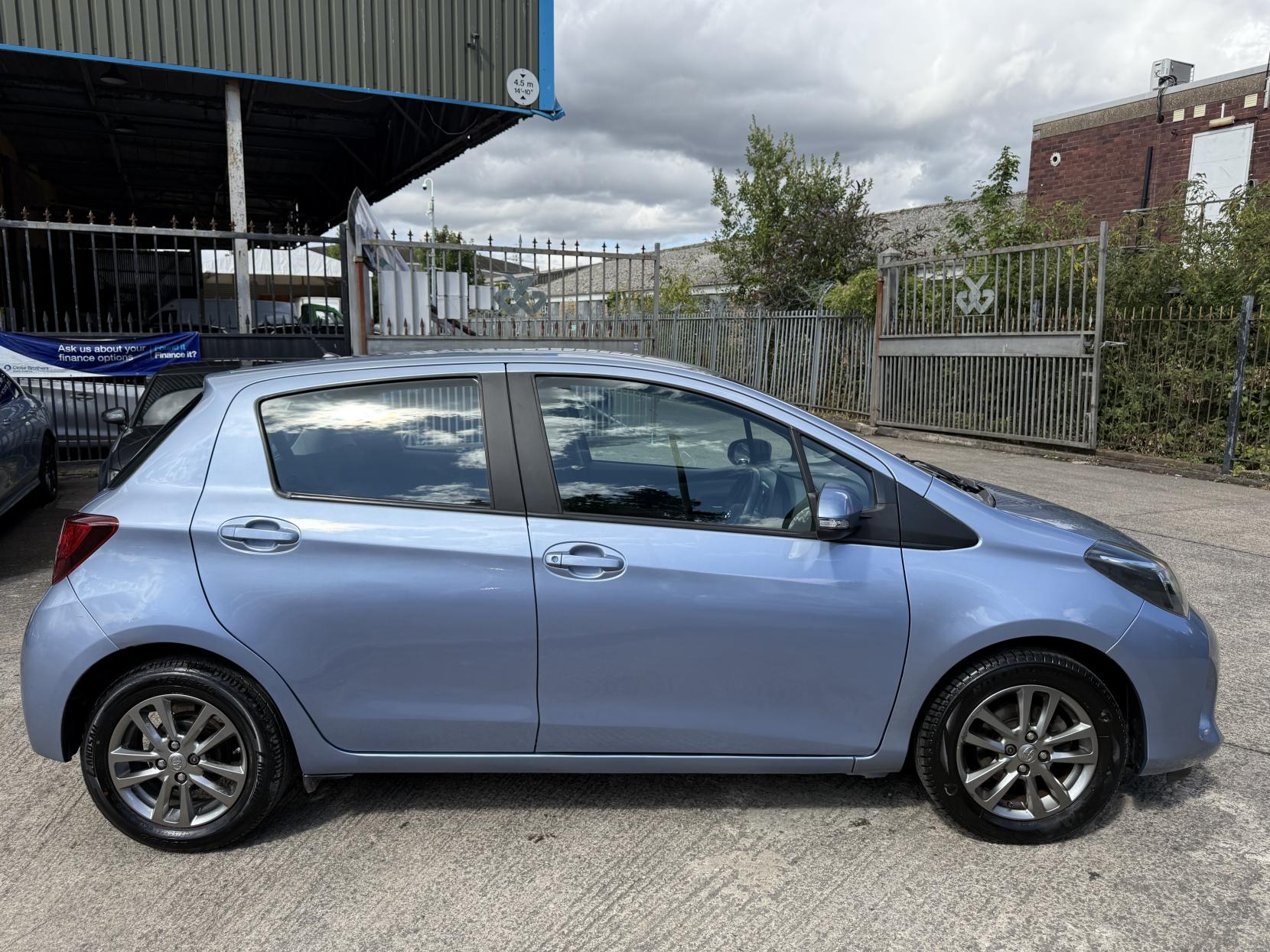 Toyota Yaris 1.33 Dual VVT-i Icon Hatchback 5dr Petrol Manual Euro 5 Euro 5 (99 ps)