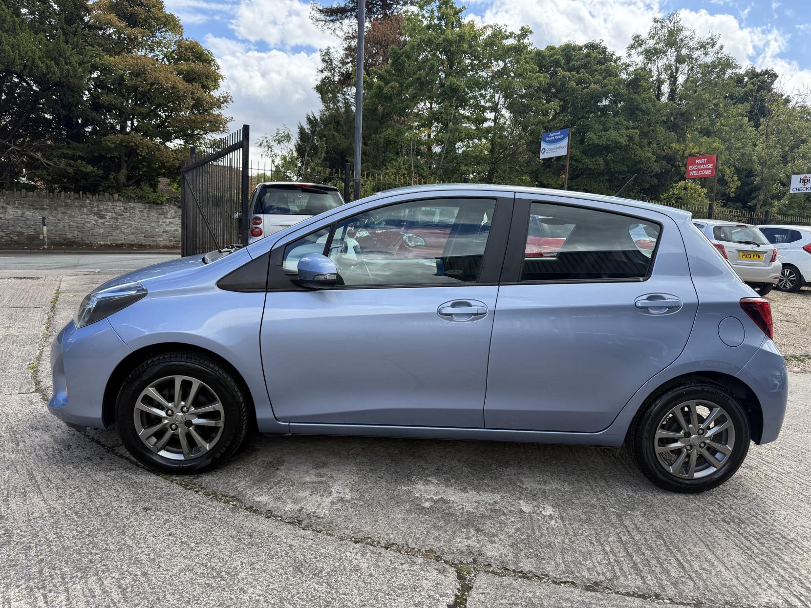 Toyota Yaris 1.33 Dual VVT-i Icon Hatchback 5dr Petrol Manual Euro 5 Euro 5 (99 ps)