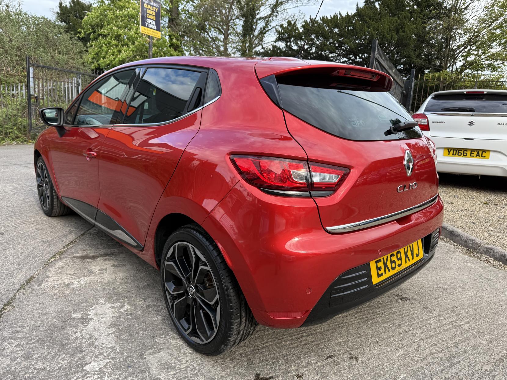 Renault Clio 0.9 TCe Iconic Hatchback 5dr Petrol Manual Euro 6 (s/s) (90 ps)