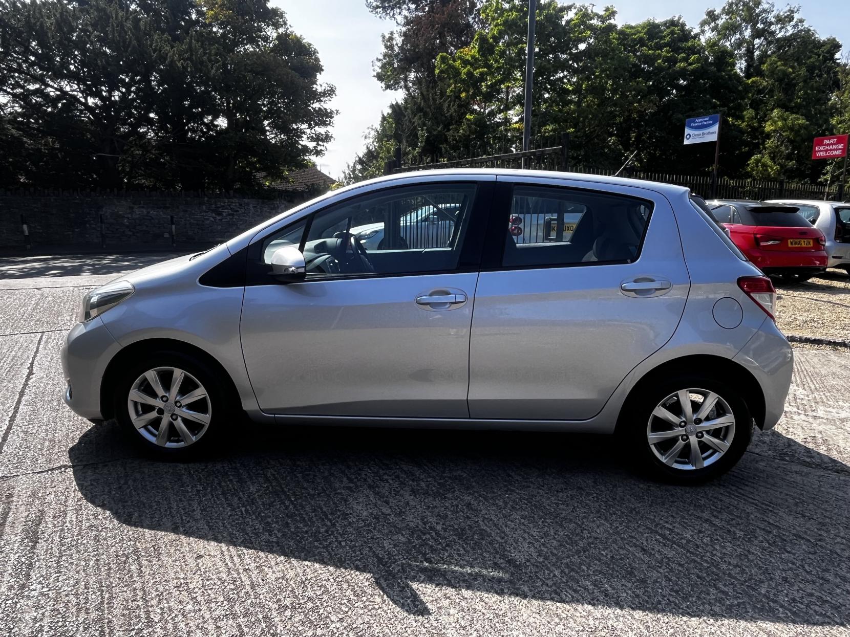 Toyota Yaris 1.33 Dual VVT-i TR Hatchback 5dr Petrol Manual Euro 5 (101 ps)