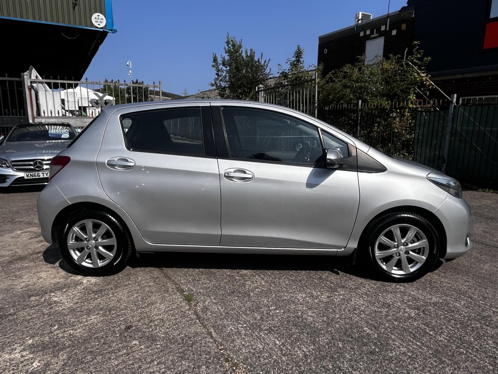 Toyota Yaris 1.33 Dual VVT-i TR Hatchback 5dr Petrol Manual Euro 5 (101 ps)