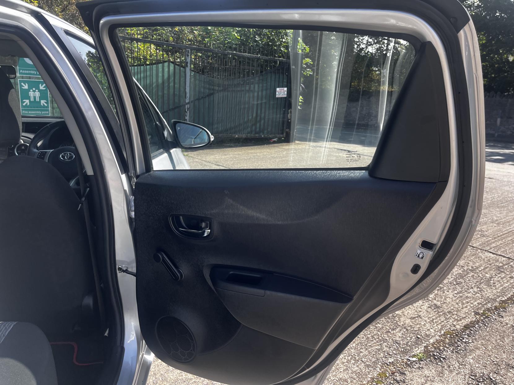 Toyota Yaris 1.33 Dual VVT-i TR Hatchback 5dr Petrol Manual Euro 5 (101 ps)
