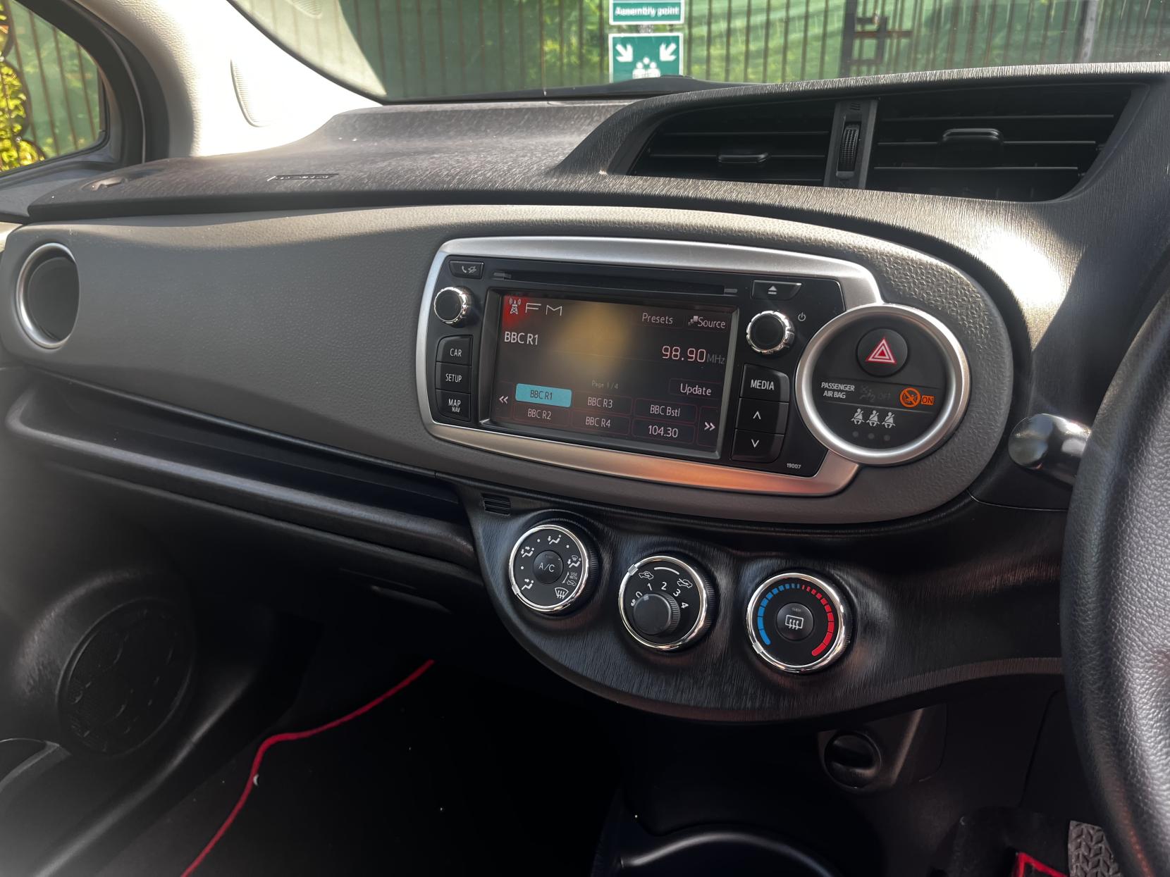 Toyota Yaris 1.33 Dual VVT-i TR Hatchback 5dr Petrol Manual Euro 5 (101 ps)