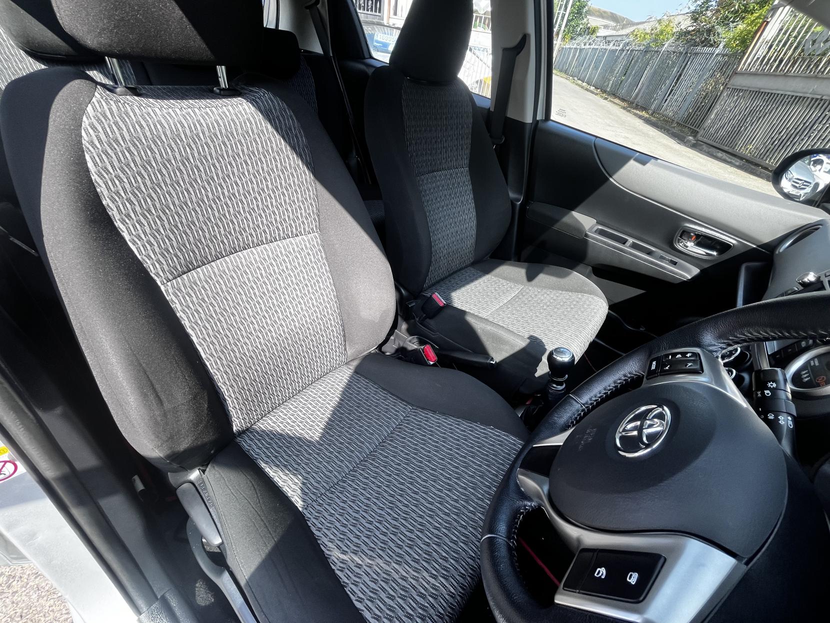Toyota Yaris 1.33 Dual VVT-i TR Hatchback 5dr Petrol Manual Euro 5 (101 ps)