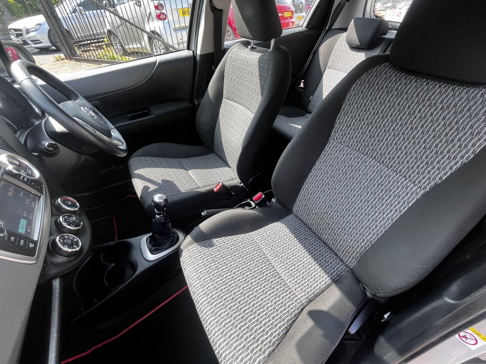Toyota Yaris 1.33 Dual VVT-i TR Hatchback 5dr Petrol Manual Euro 5 (101 ps)