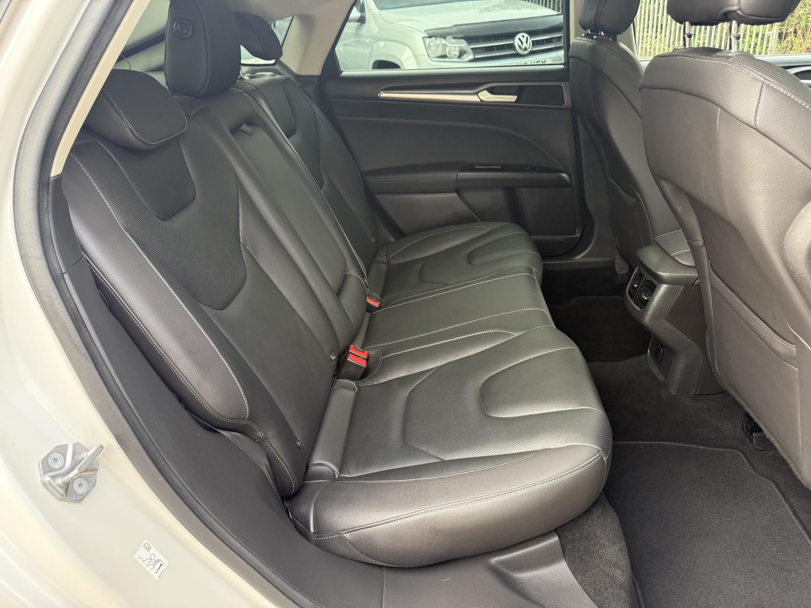 Ford Mondeo 2.0T EcoBoost Titanium Hatchback 5dr Petrol Auto Euro 6 (s/s) (240 ps)