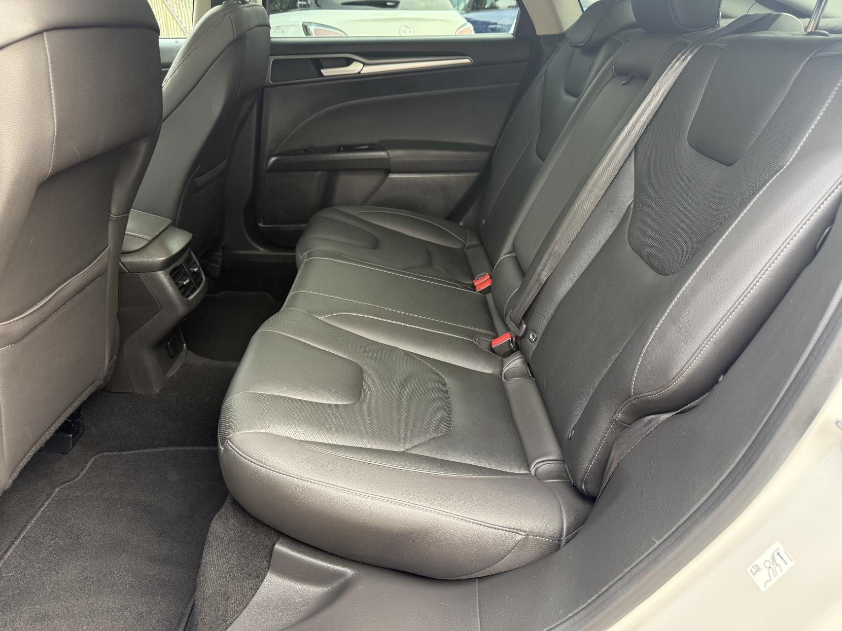 Ford Mondeo 2.0T EcoBoost Titanium Hatchback 5dr Petrol Auto Euro 6 (s/s) (240 ps)