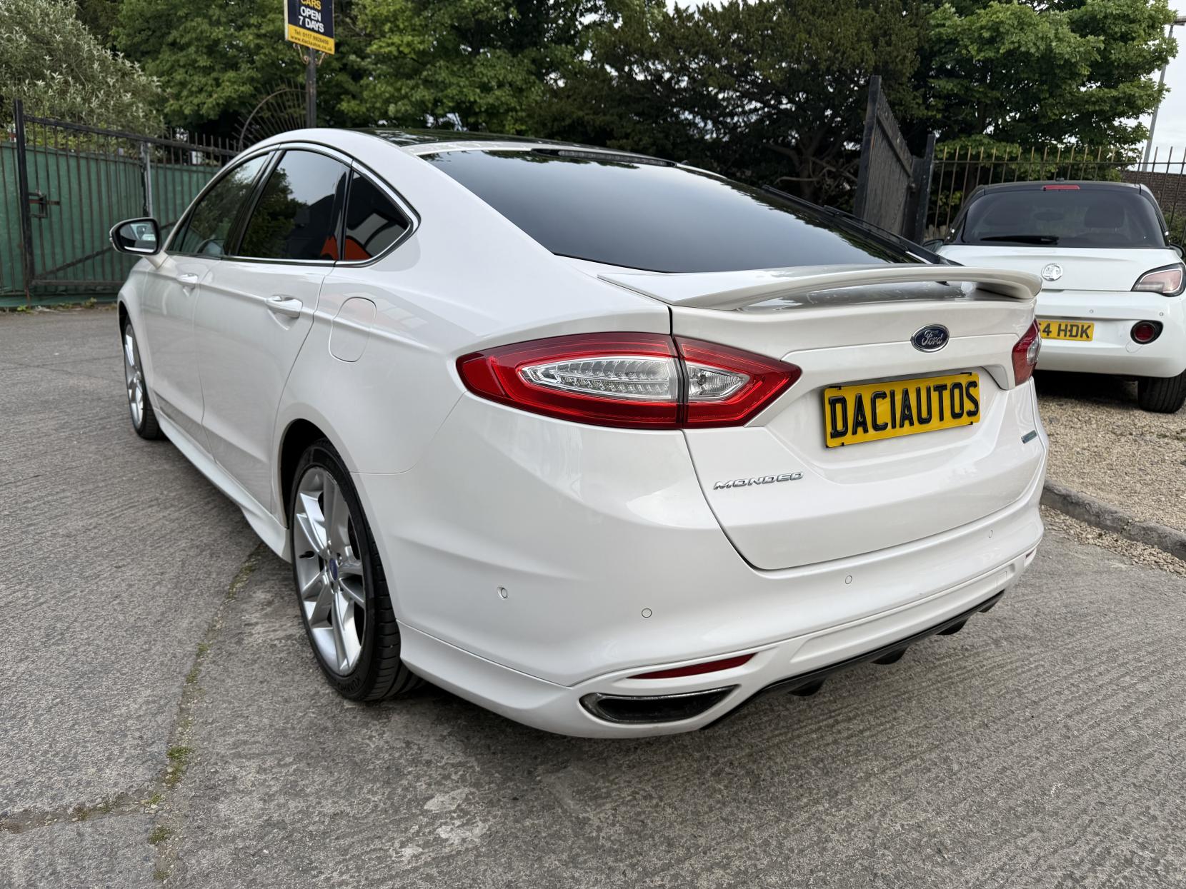 Ford Mondeo 2.0T EcoBoost Titanium Hatchback 5dr Petrol Auto Euro 6 (s/s) (240 ps)