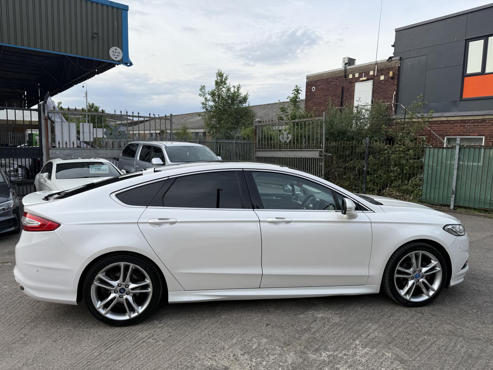 Ford Mondeo 2.0T EcoBoost Titanium Hatchback 5dr Petrol Auto Euro 6 (s/s) (240 ps)