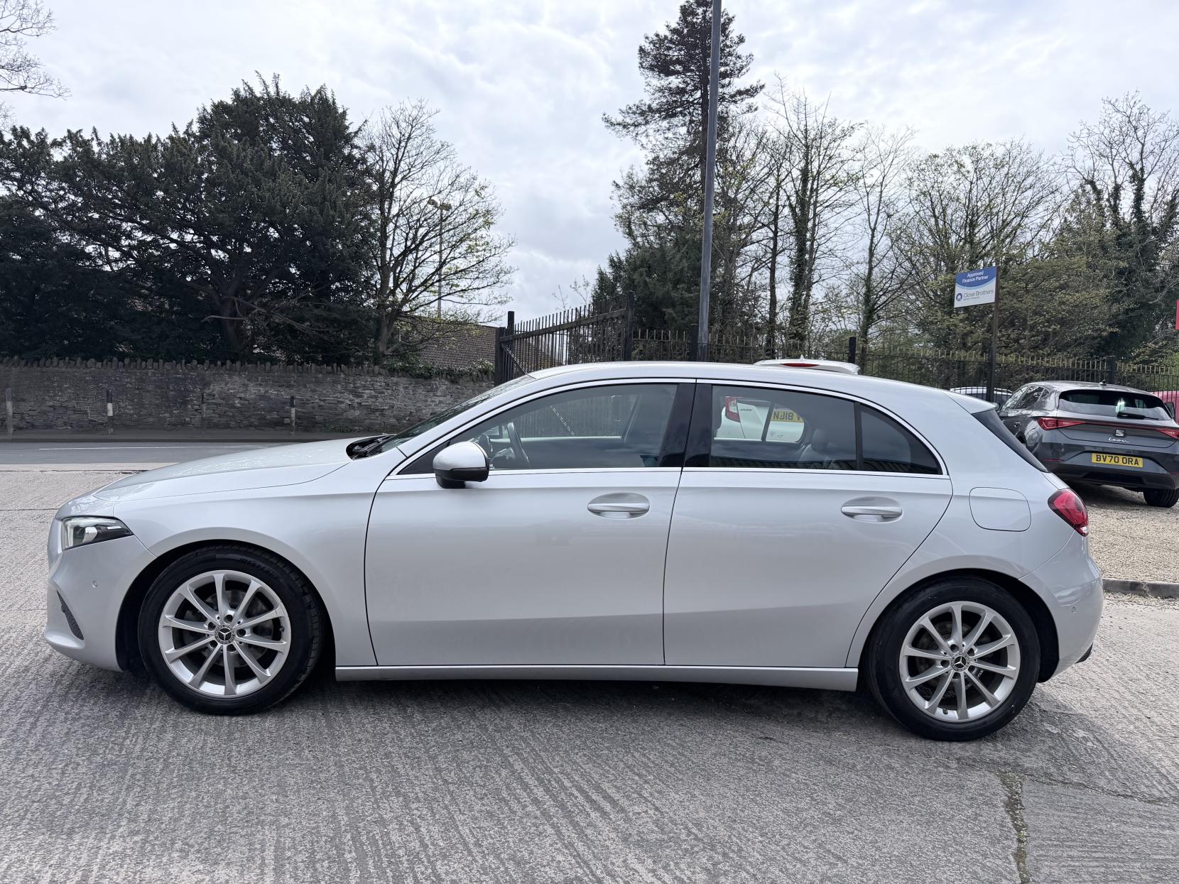 Mercedes-Benz A Class 1.5 A180d Sport (Executive) Hatchback 5dr Diesel 7G-DCT Euro 6 (s/s) (116 ps)