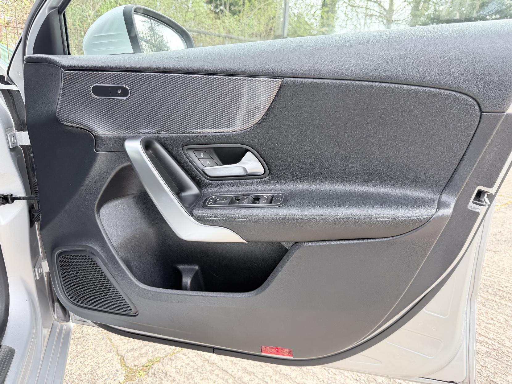 Mercedes-Benz A Class 1.5 A180d Sport (Executive) Hatchback 5dr Diesel 7G-DCT Euro 6 (s/s) (116 ps)