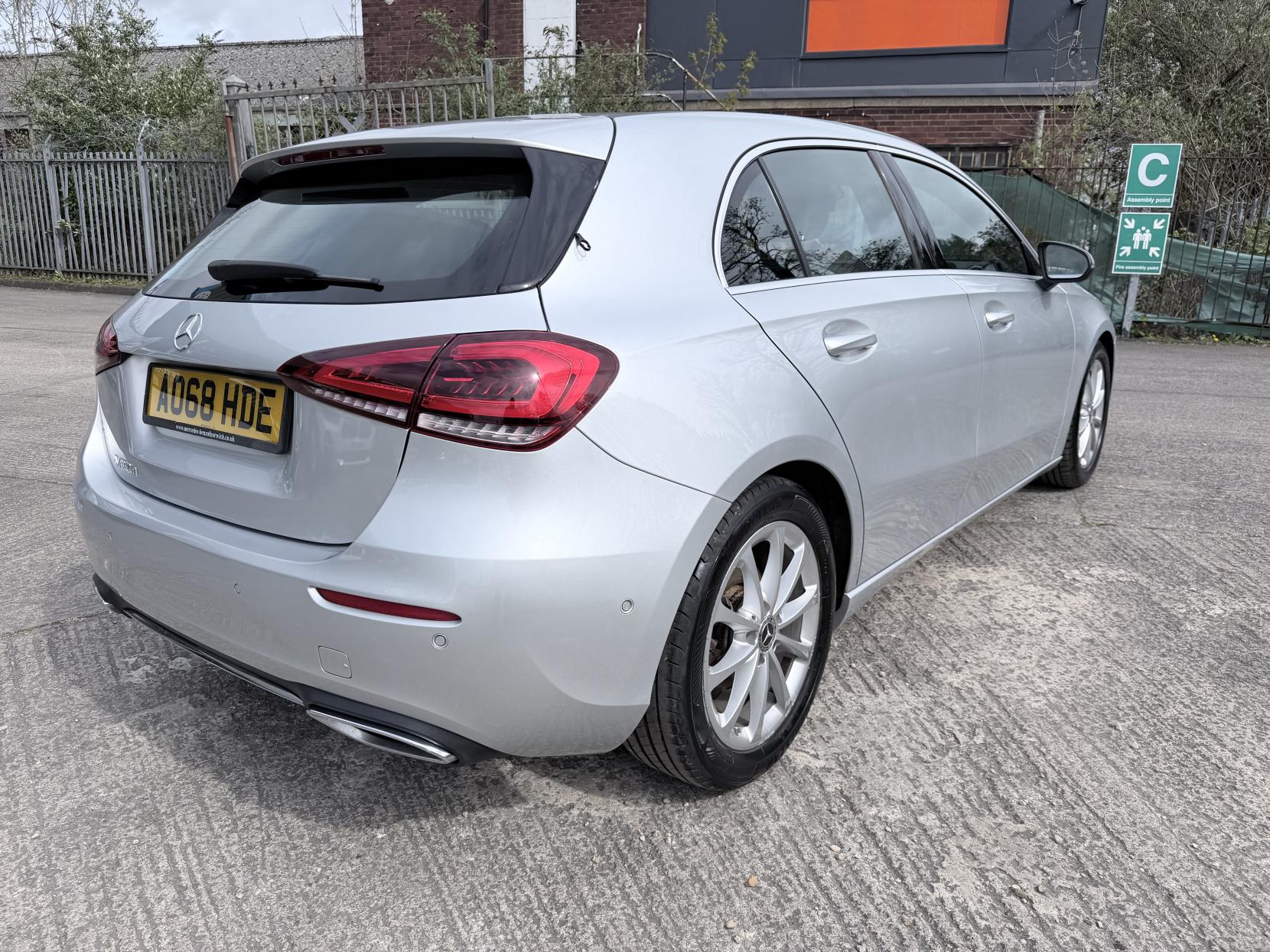 Mercedes-Benz A Class 1.5 A180d Sport (Executive) Hatchback 5dr Diesel 7G-DCT Euro 6 (s/s) (116 ps)