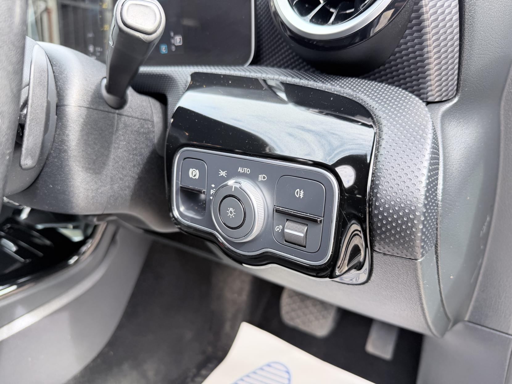 Mercedes-Benz A Class 1.5 A180d Sport (Executive) Hatchback 5dr Diesel 7G-DCT Euro 6 (s/s) (116 ps)