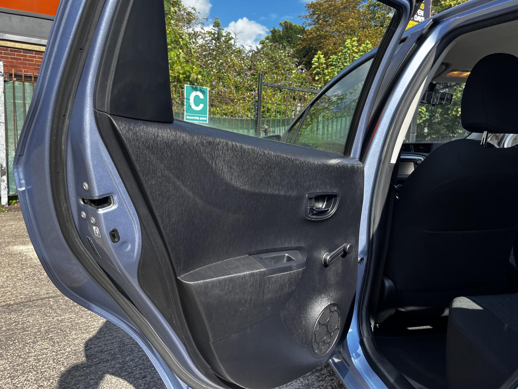 Toyota Yaris 1.33 Dual VVT-i TR Hatchback 5dr Petrol Manual Euro 5 (101 ps)