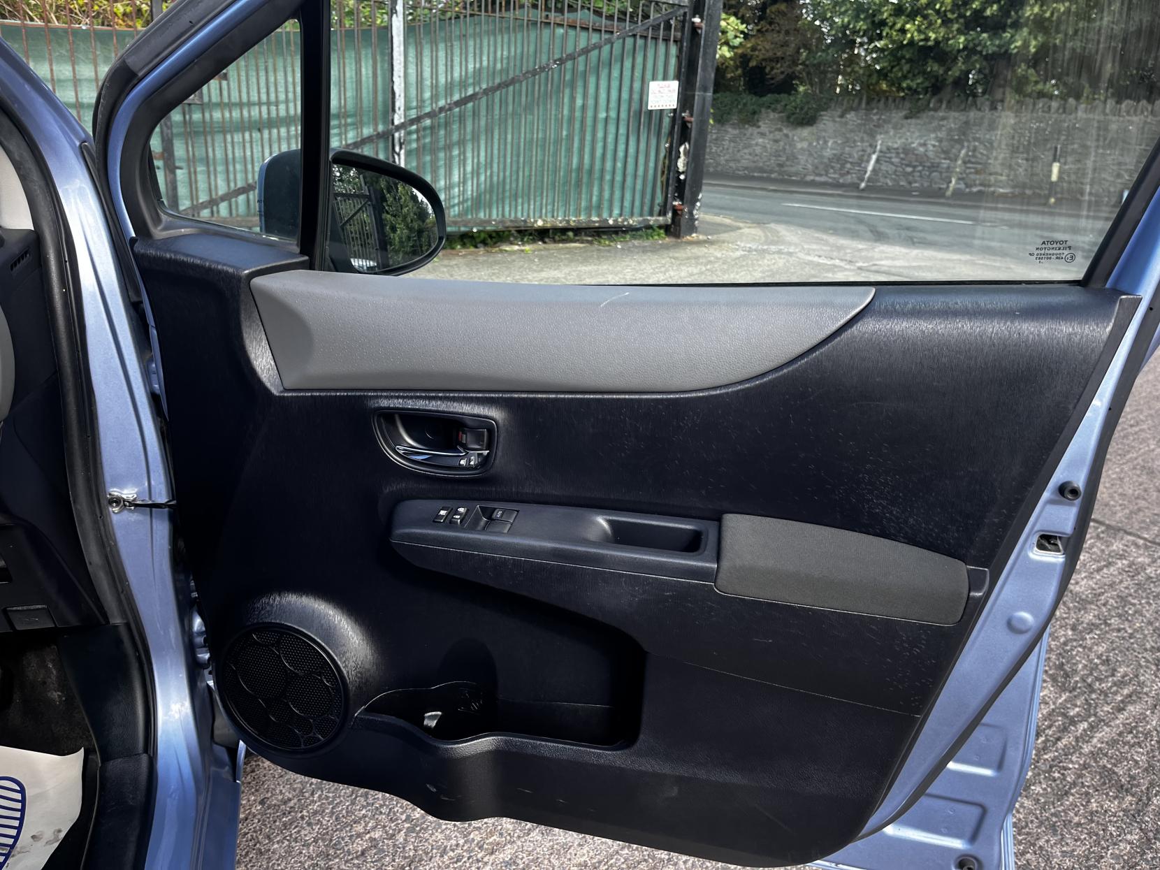 Toyota Yaris 1.33 Dual VVT-i TR Hatchback 5dr Petrol Manual Euro 5 (101 ps)