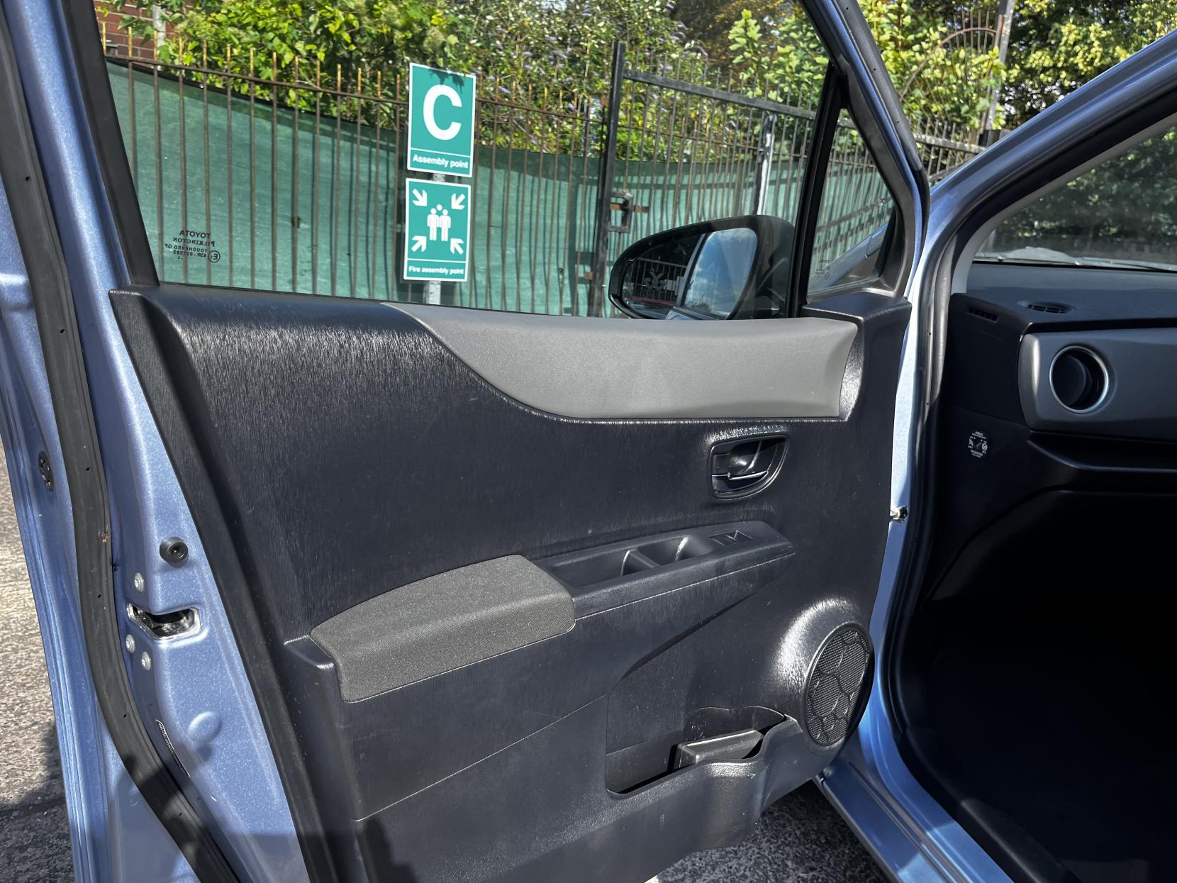 Toyota Yaris 1.33 Dual VVT-i TR Hatchback 5dr Petrol Manual Euro 5 (101 ps)