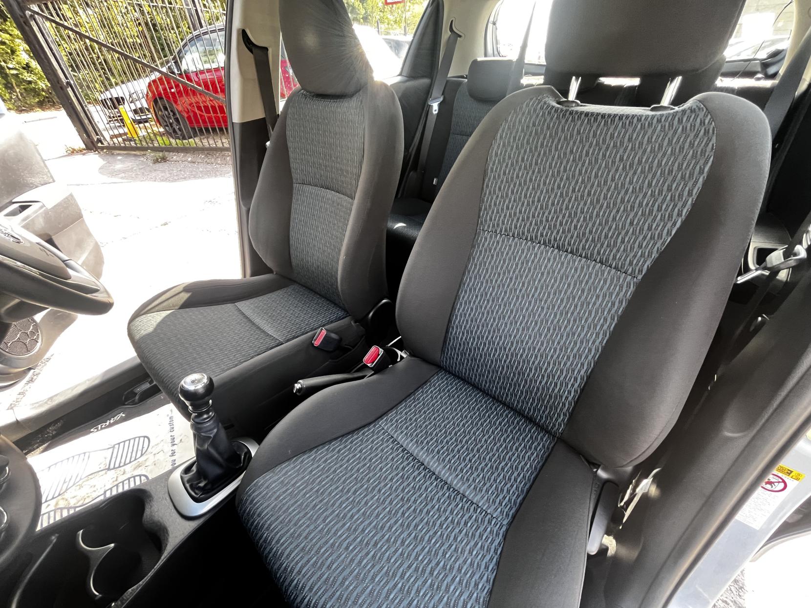Toyota Yaris 1.33 Dual VVT-i TR Hatchback 5dr Petrol Manual Euro 5 (101 ps)