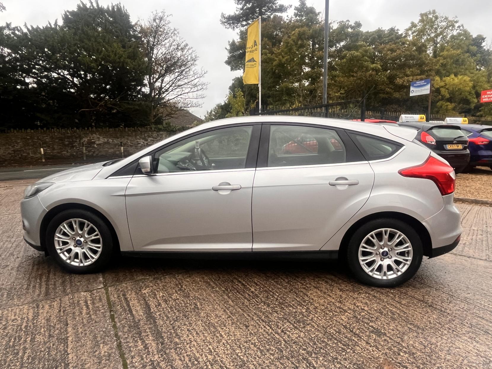 Ford Focus 1.6 Titanium Hatchback 5dr Petrol Manual Euro 5 (125 ps)