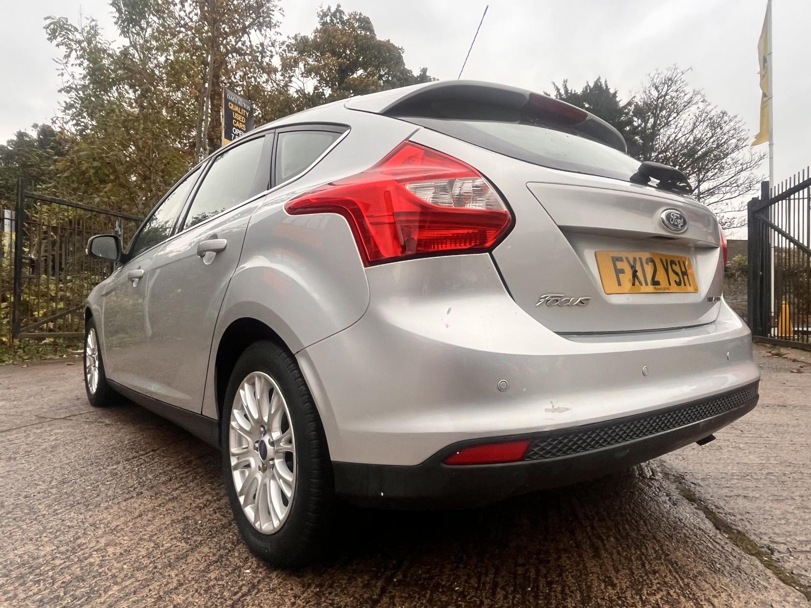 Ford Focus 1.6 Titanium Hatchback 5dr Petrol Manual Euro 5 (125 ps)