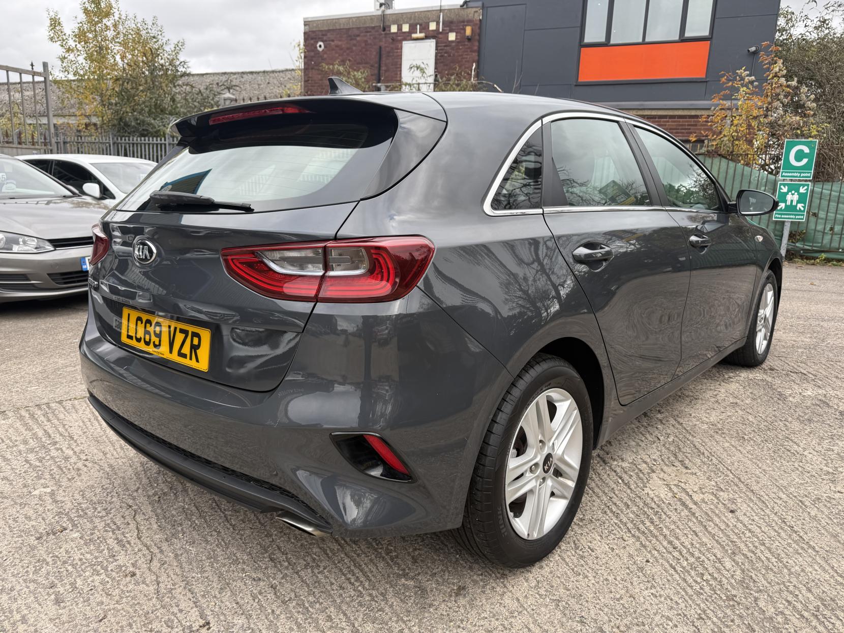 Kia Ceed 1.6 CRDi ECO 2 Hatchback 5dr Diesel Manual Euro 6 (s/s) (114 bhp)