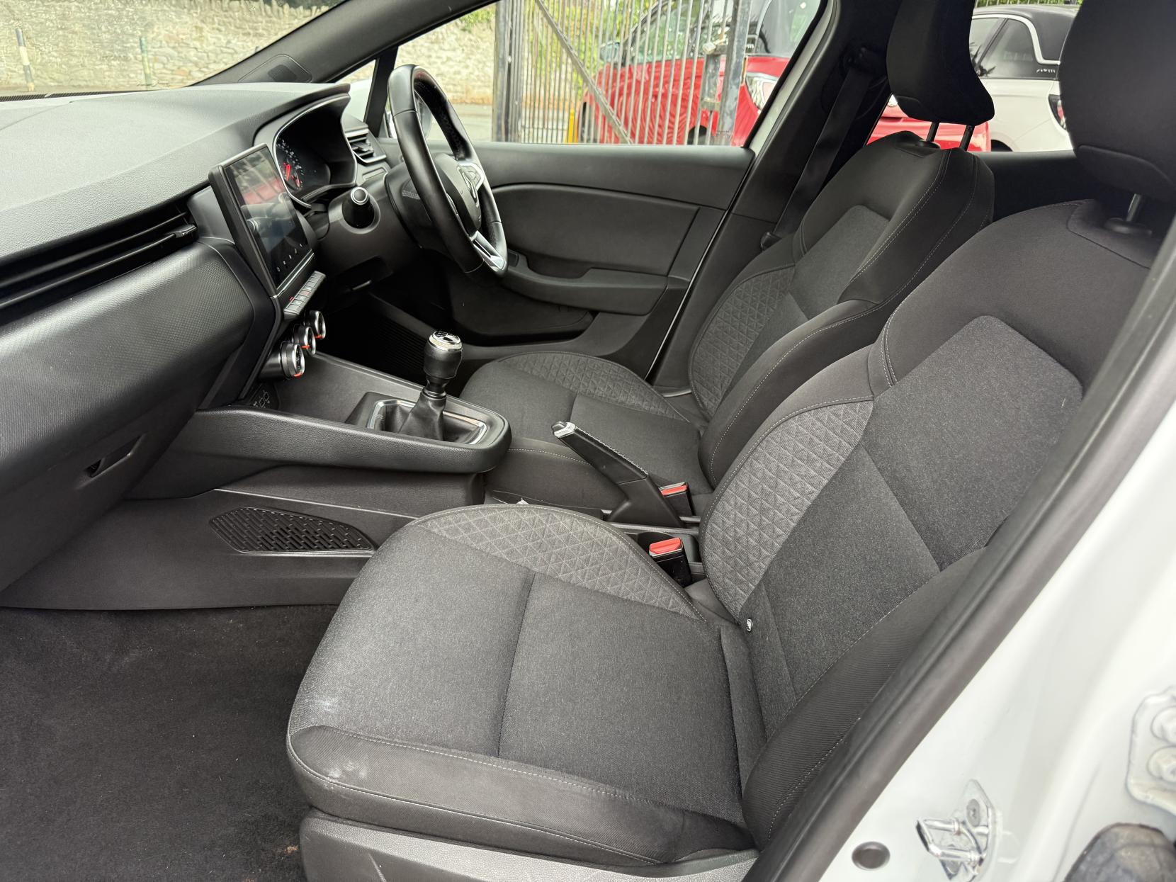Renault Clio 1.0 TCe Iconic Hatchback 5dr Petrol Manual Euro 6 (s/s) (100 ps)