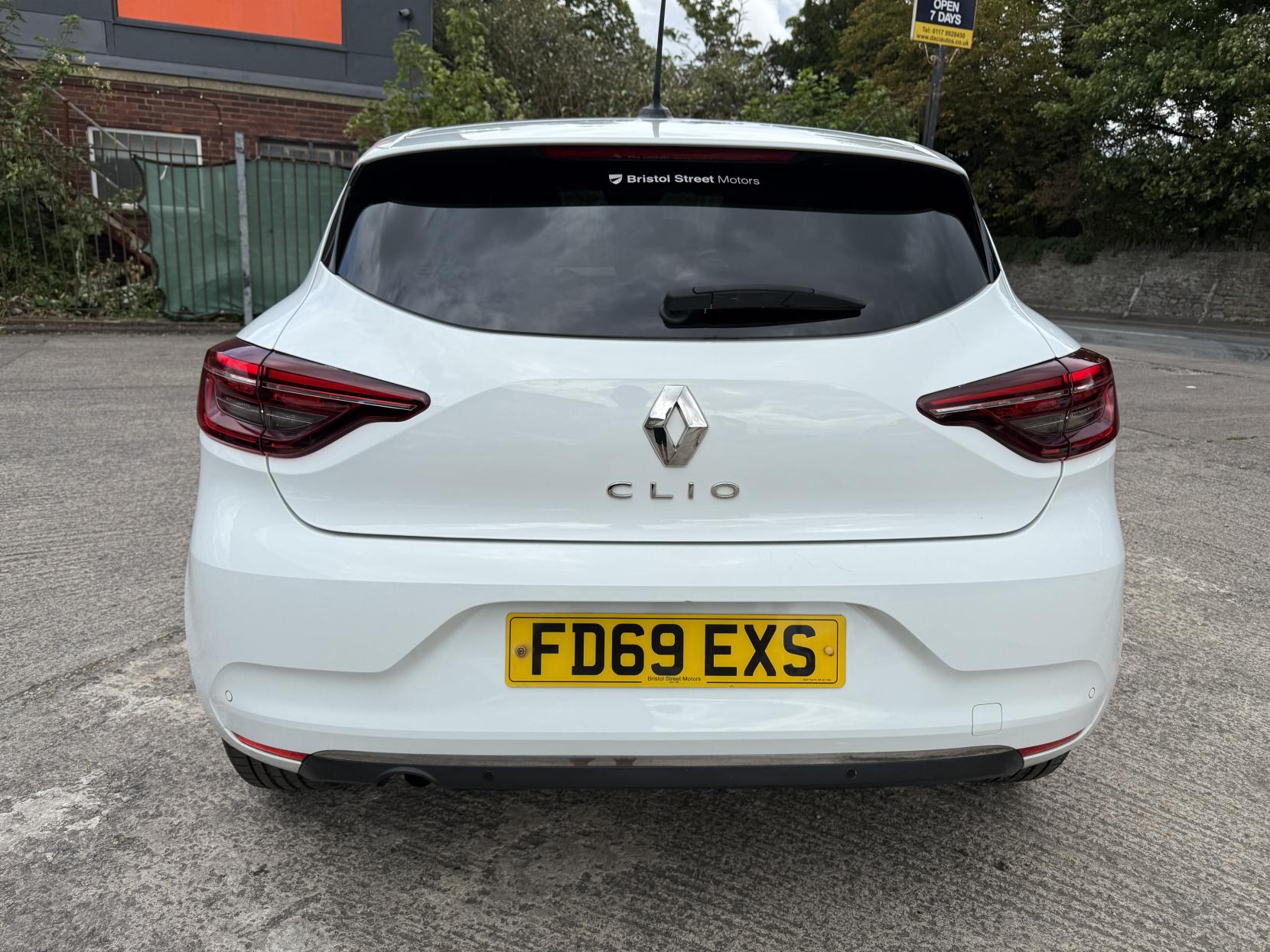 Renault Clio 1.0 TCe Iconic Hatchback 5dr Petrol Manual Euro 6 (s/s) (100 ps)