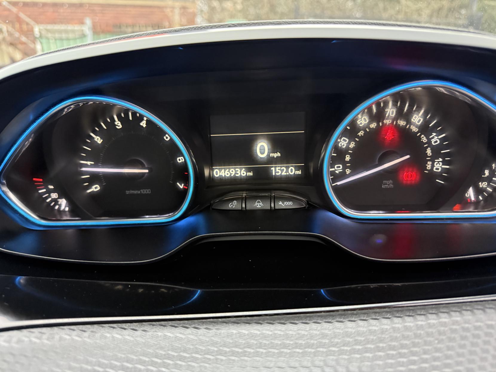 Peugeot 2008 1.2 PureTech Allure Premium SUV 5dr Petrol Manual Euro 6 (s/s) (82 ps)