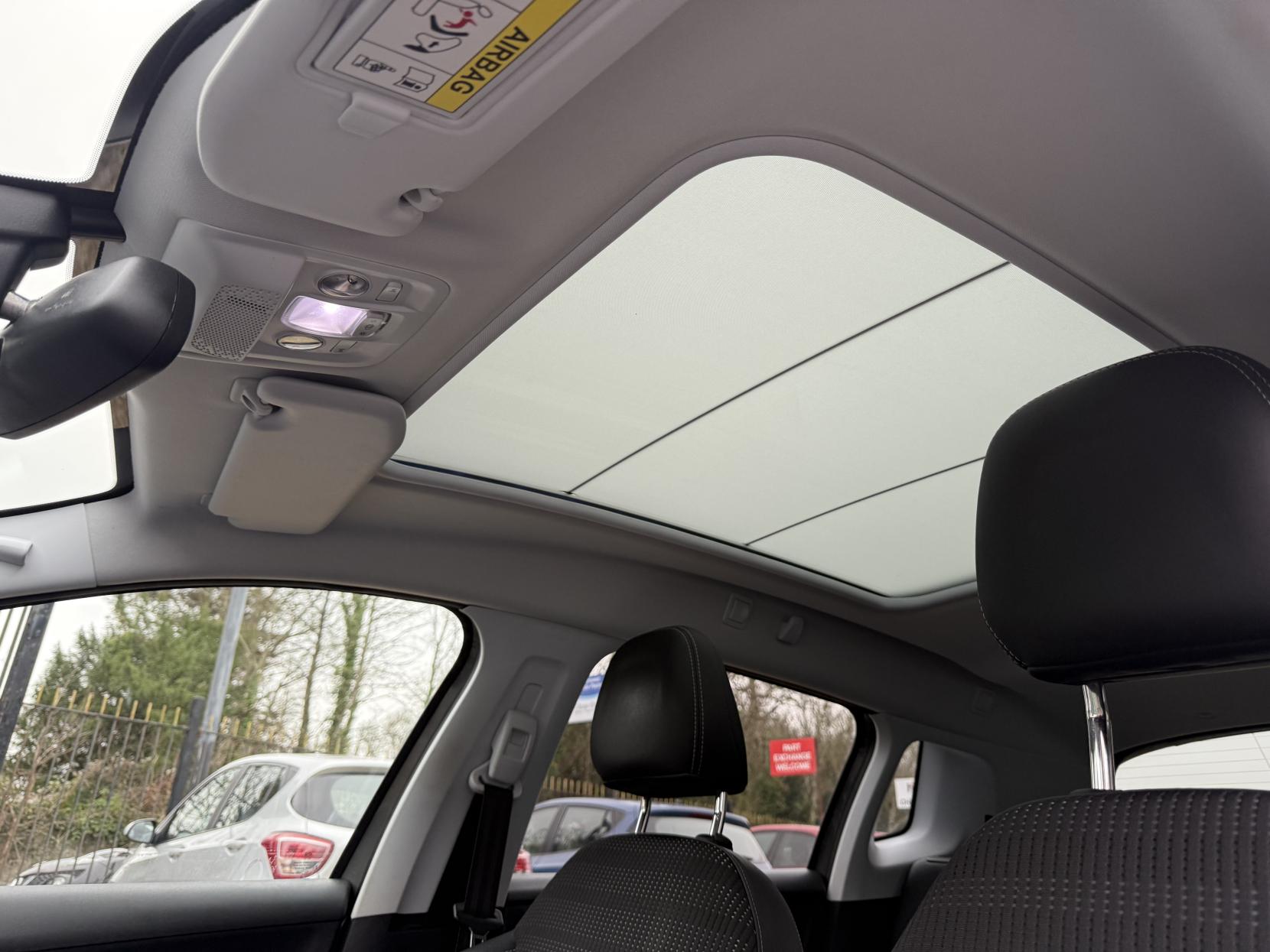 Peugeot 2008 1.2 PureTech Allure Premium SUV 5dr Petrol Manual Euro 6 (s/s) (82 ps)