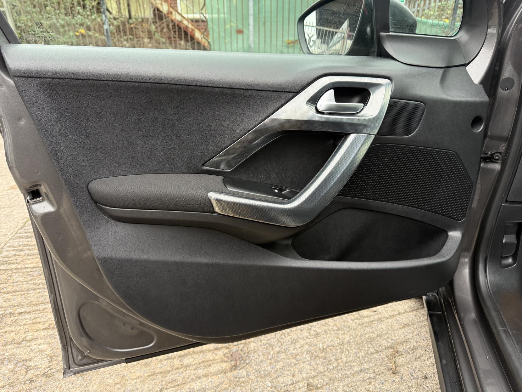 Peugeot 2008 1.2 PureTech Allure Premium SUV 5dr Petrol Manual Euro 6 (s/s) (82 ps)