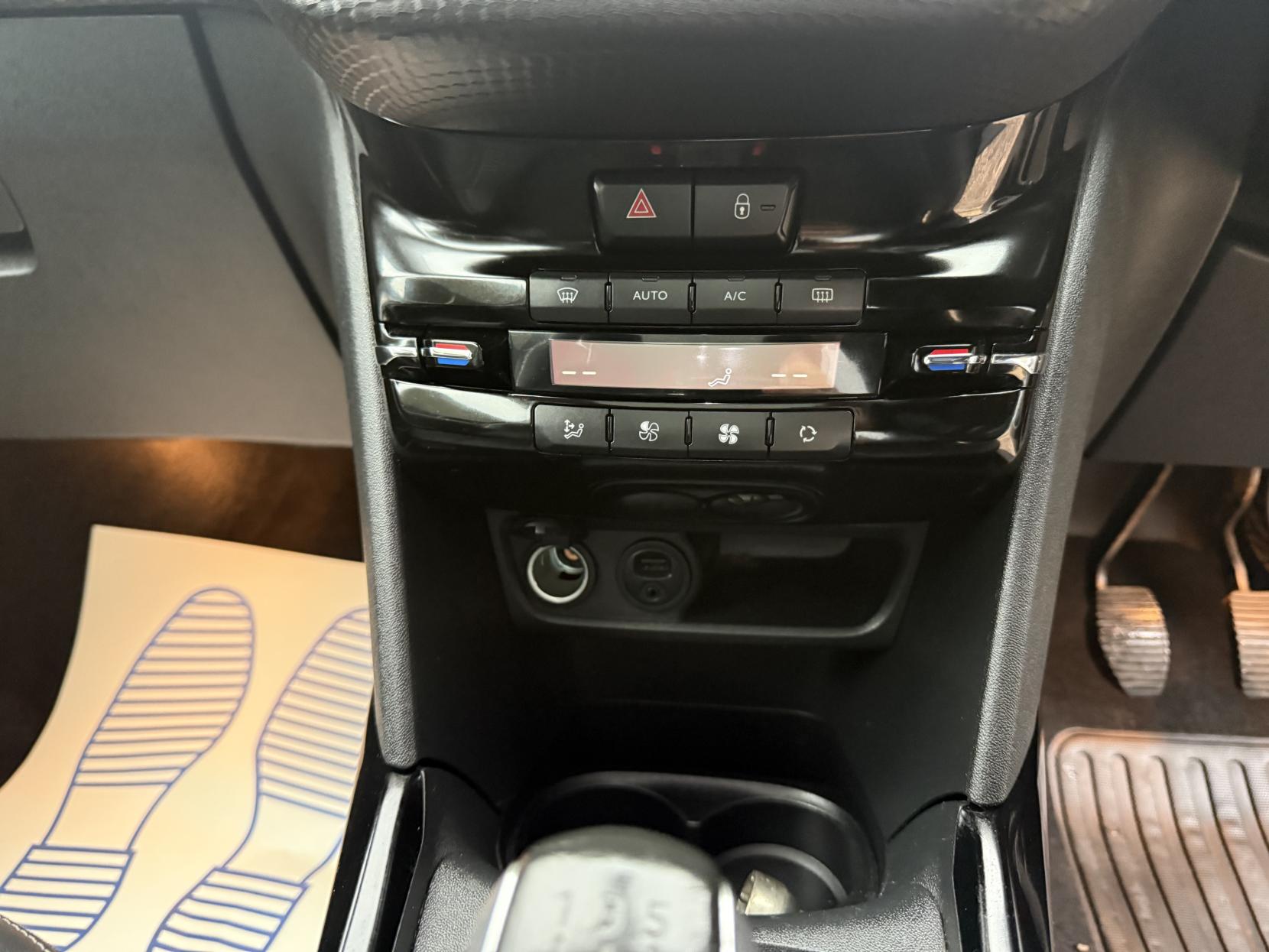 Peugeot 2008 1.2 PureTech Allure Premium SUV 5dr Petrol Manual Euro 6 (s/s) (82 ps)