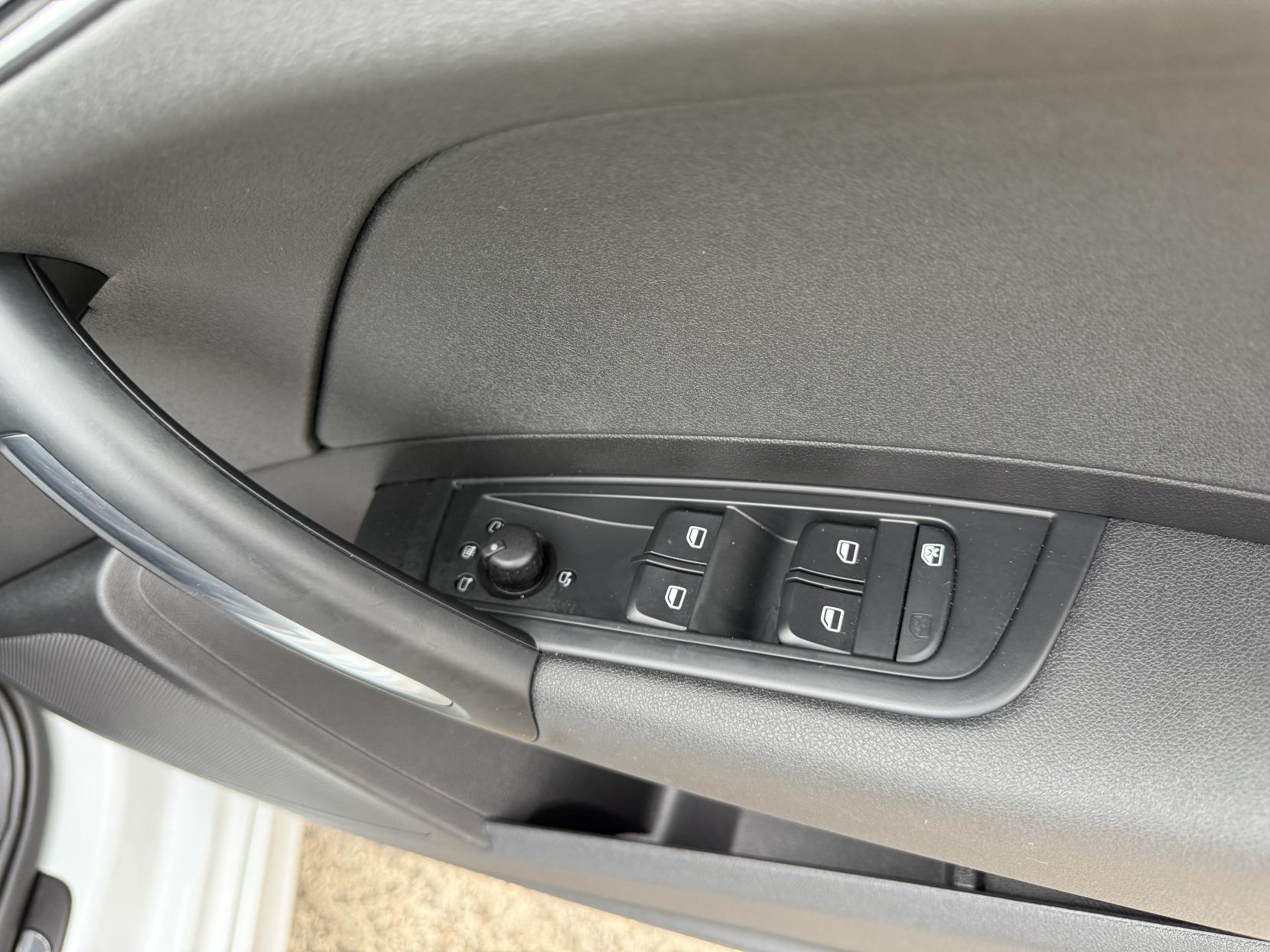 Audi A1 1.4 TFSI S line Sportback 5dr Petrol Manual Euro 5 (s/s) (122 ps)