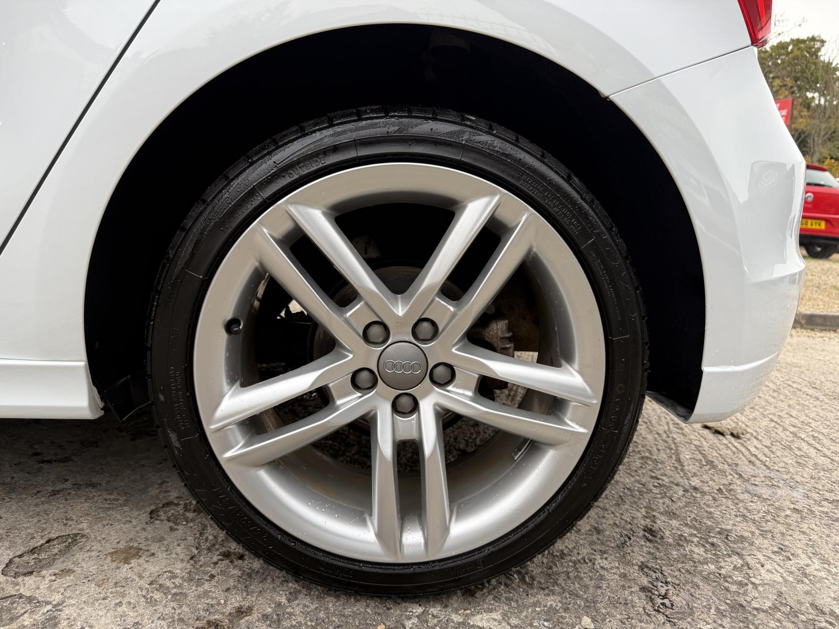 Audi A1 1.4 TFSI S line Sportback 5dr Petrol Manual Euro 5 (s/s) (122 ps)