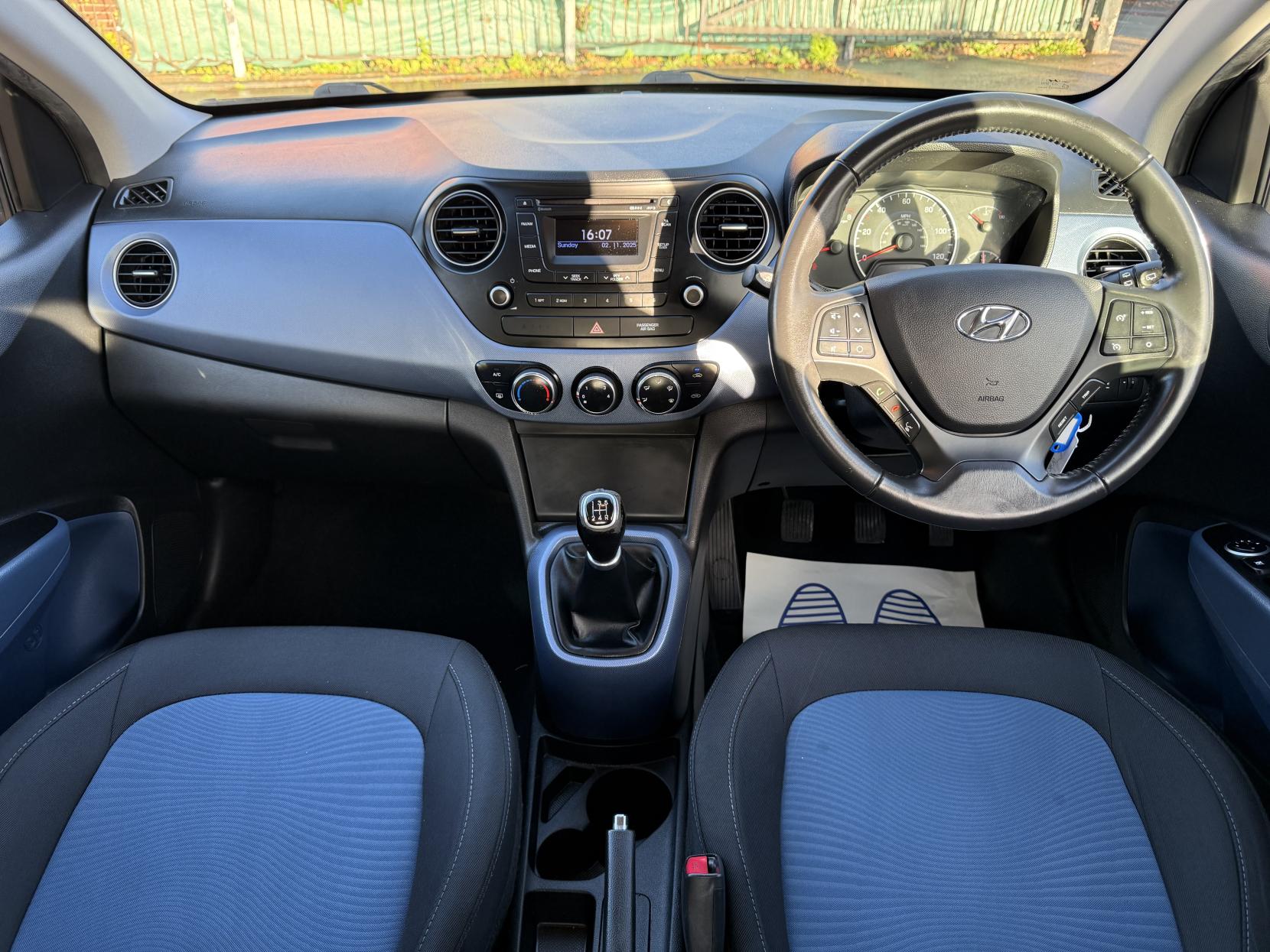 Hyundai i10 1.2 Premium Hatchback 5dr Petrol Manual Euro 5 (87 ps)