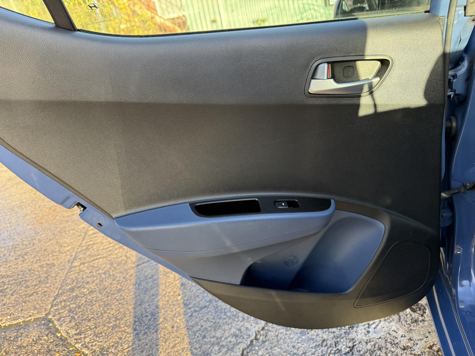 Hyundai i10 1.2 Premium Hatchback 5dr Petrol Manual Euro 5 (87 ps)