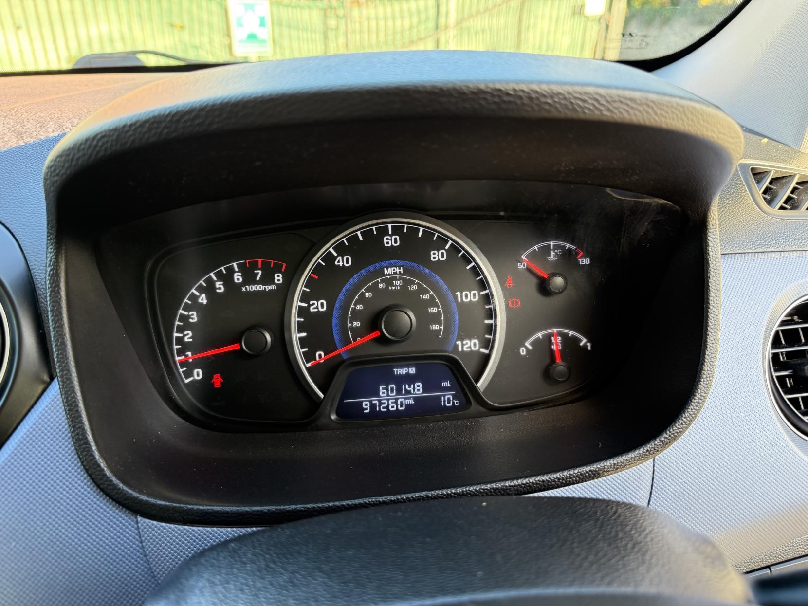 Hyundai i10 1.2 Premium Hatchback 5dr Petrol Manual Euro 5 (87 ps)