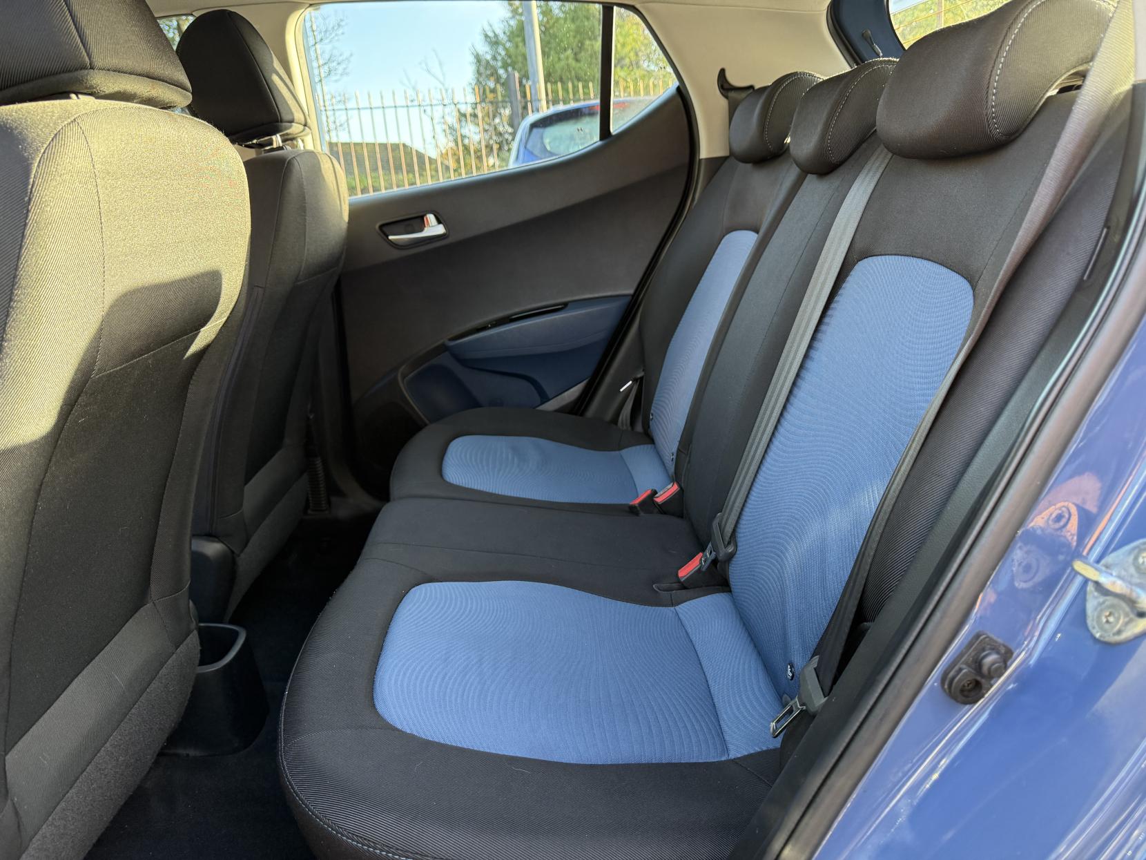 Hyundai i10 1.2 Premium Hatchback 5dr Petrol Manual Euro 5 (87 ps)