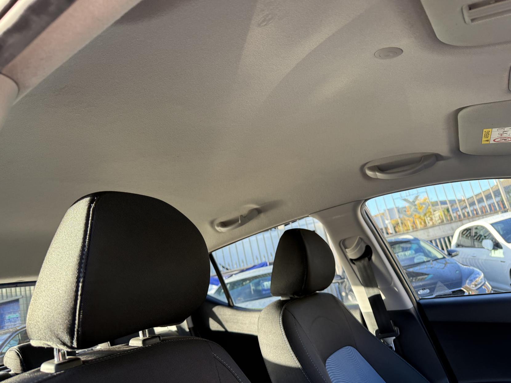 Hyundai i10 1.2 Premium Hatchback 5dr Petrol Manual Euro 5 (87 ps)