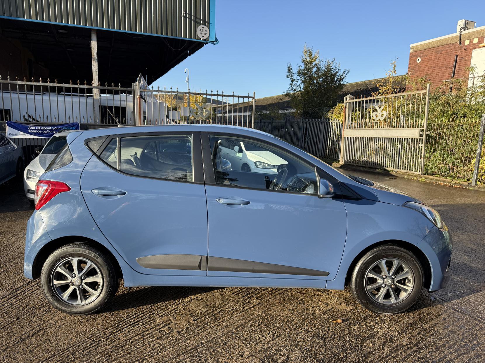 Hyundai i10 1.2 Premium Hatchback 5dr Petrol Manual Euro 5 (87 ps)