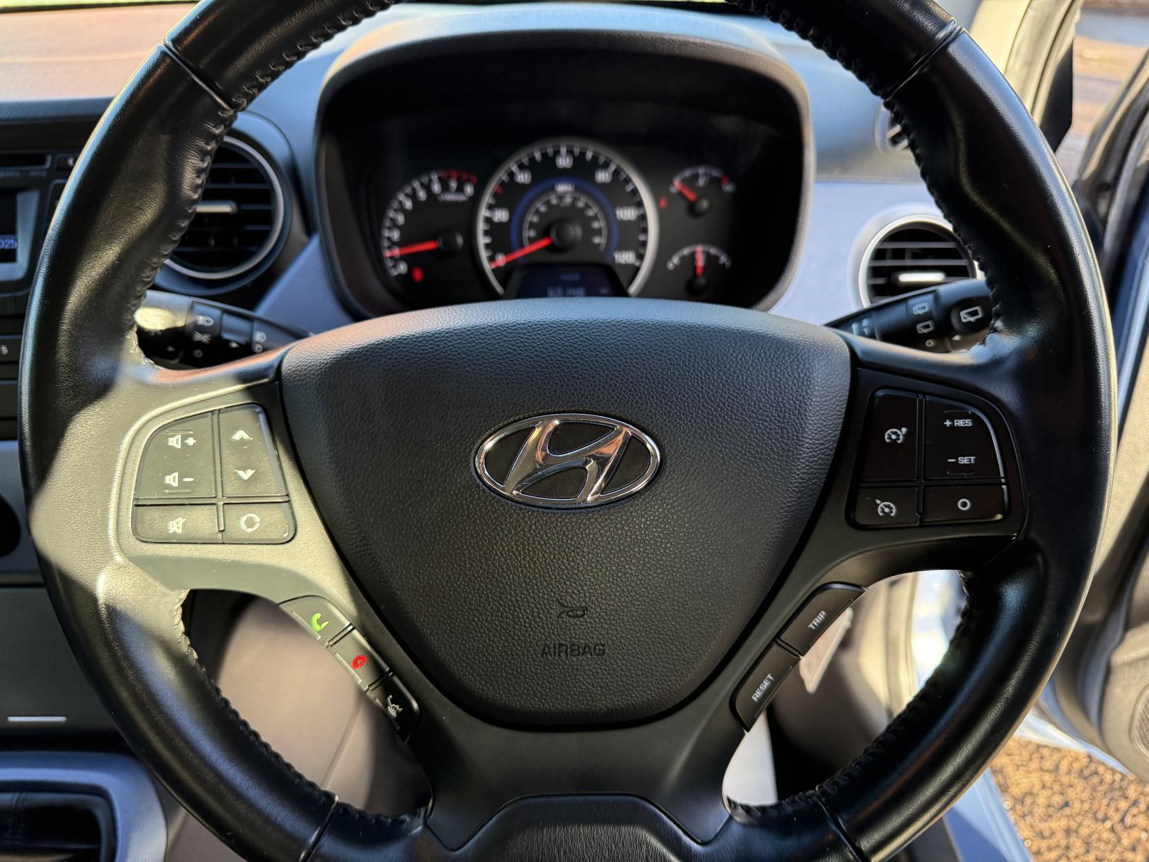 Hyundai i10 1.2 Premium Hatchback 5dr Petrol Manual Euro 5 (87 ps)